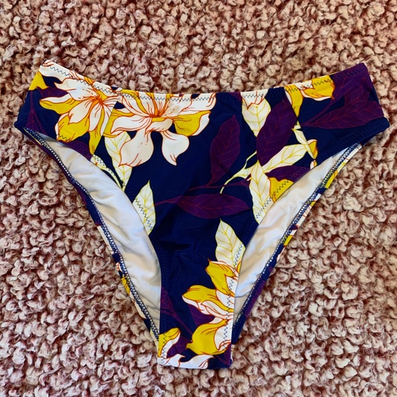 Blue and floral bikini - Picture 5 of 6